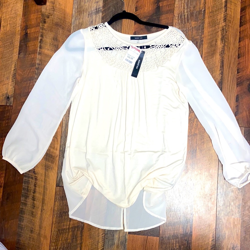 Flowy soft detailed blouse